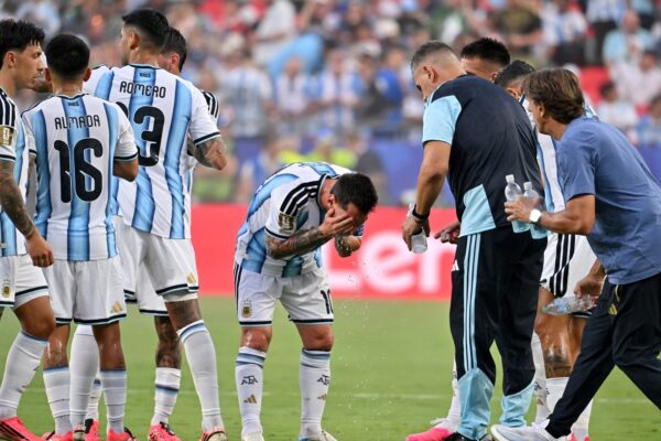 Agua va, negocio viene: pausa de hidratación, el nuevo invento del fútbol que me hace engordar