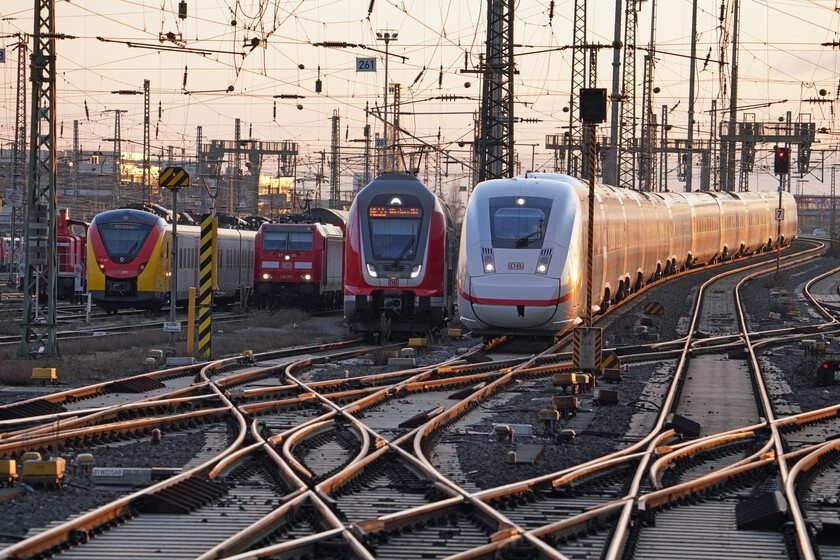Fallo en sistema de comunicación paraliza trenes alemanes por más de dos horas