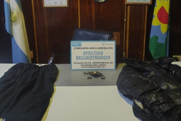 Allanamiento en Avellaneda: detenido y revólver secuestrados tras robo de moto