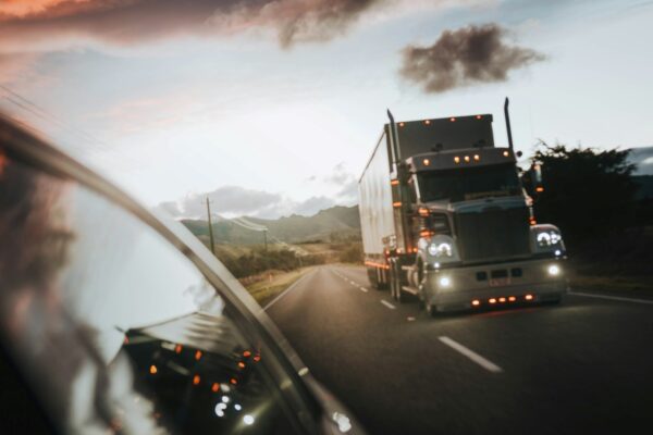 El miedo de los camioneros a que reviente la rueda de la dirección