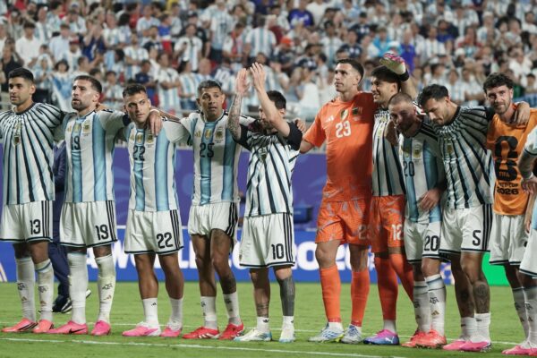 Así quedaron las tablas de los 12 grupos del Mundial tras completarse la primera fecha