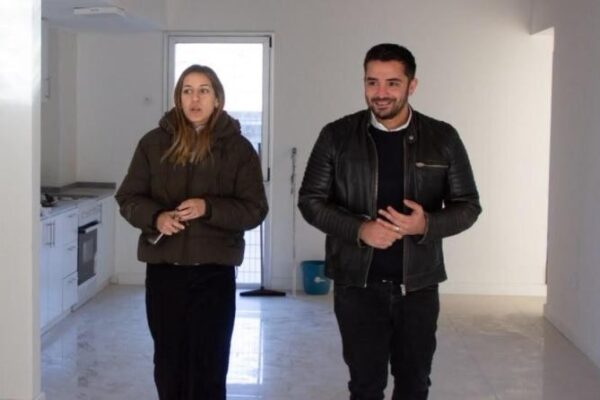 Balladares visitó obras de vivienda en Villa Porá