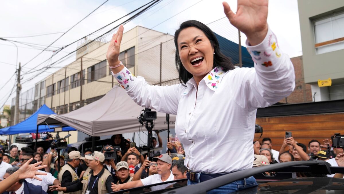 Fujimori lidera balotaje en Perú con ventaja de 40 mil votos