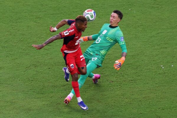 Bielsa se desespera: error de Muslera costó empate a Cabo Verde