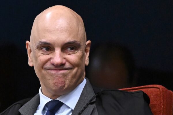 Brasil: le dan 24 horas a Bolsonaro para explicar por qué guardaba arma de fuego en su casa durante arresto domiciliario
