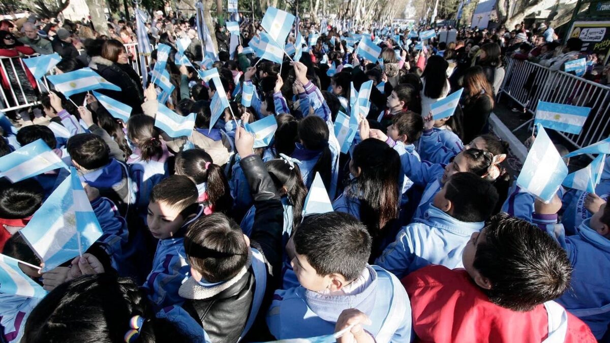 Municipio de Almirante Brown conmemora Día de la Bandera con acto y evento cultural