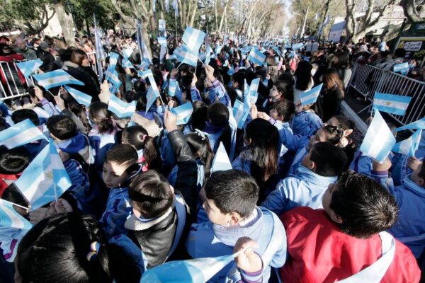 Municipio de Almirante Brown conmemora Día de la Bandera con acto y evento cultural