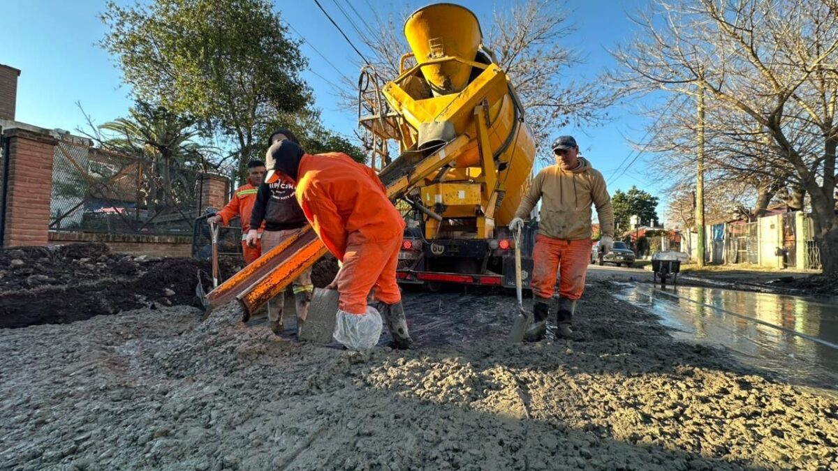Brown avanza con obras de pavimentación y bacheo en barrios del distrito