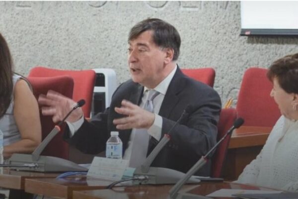 Calzoni advirtió que "todavía no hay una salida" al conflicto universitario