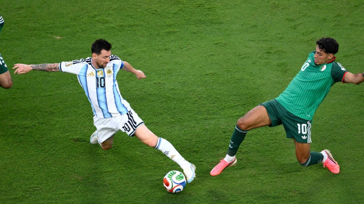 Comentaristas mexicanos y españoles enfurecidos con Messi: dicen que tendría que haber sido echado y juega «con fueros»