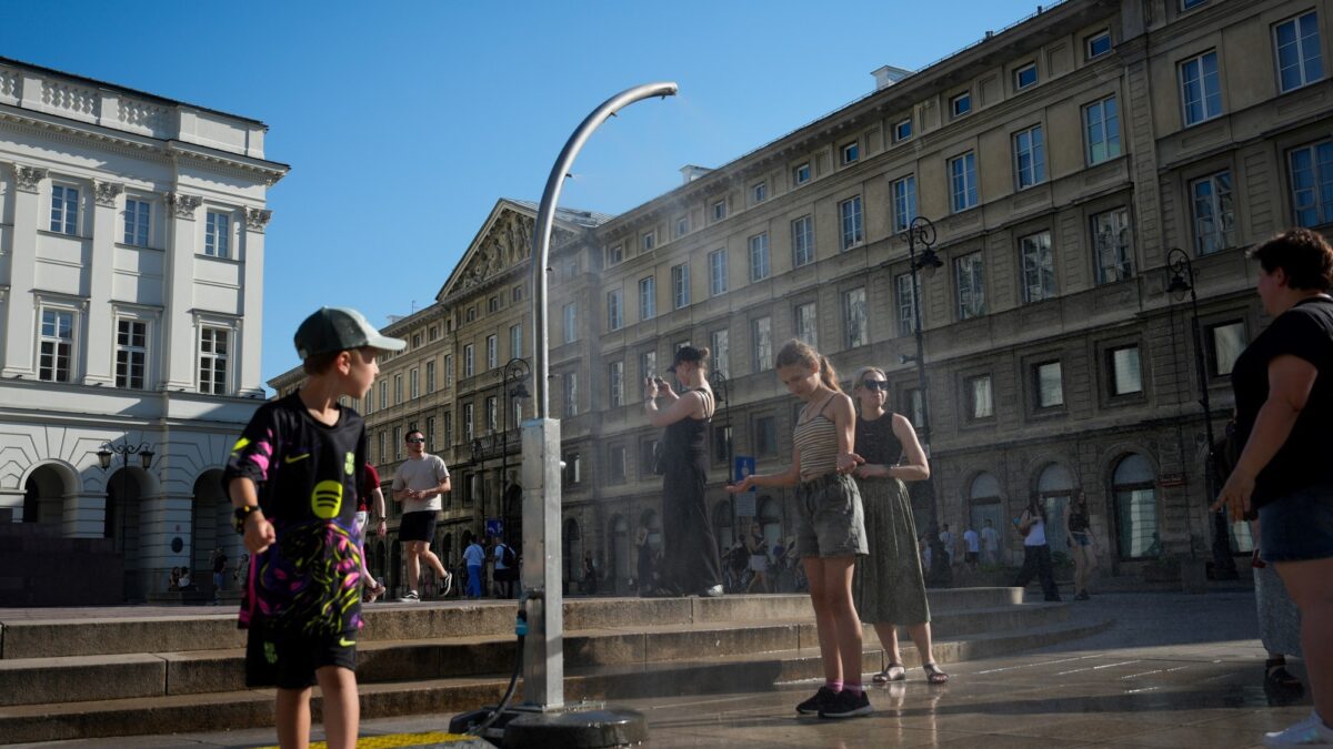OlA de calor en Europa se extiende hacia el Este y amenaza nuevos registros