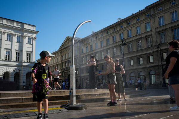 OlA de calor en Europa se extiende hacia el Este y amenaza nuevos registros