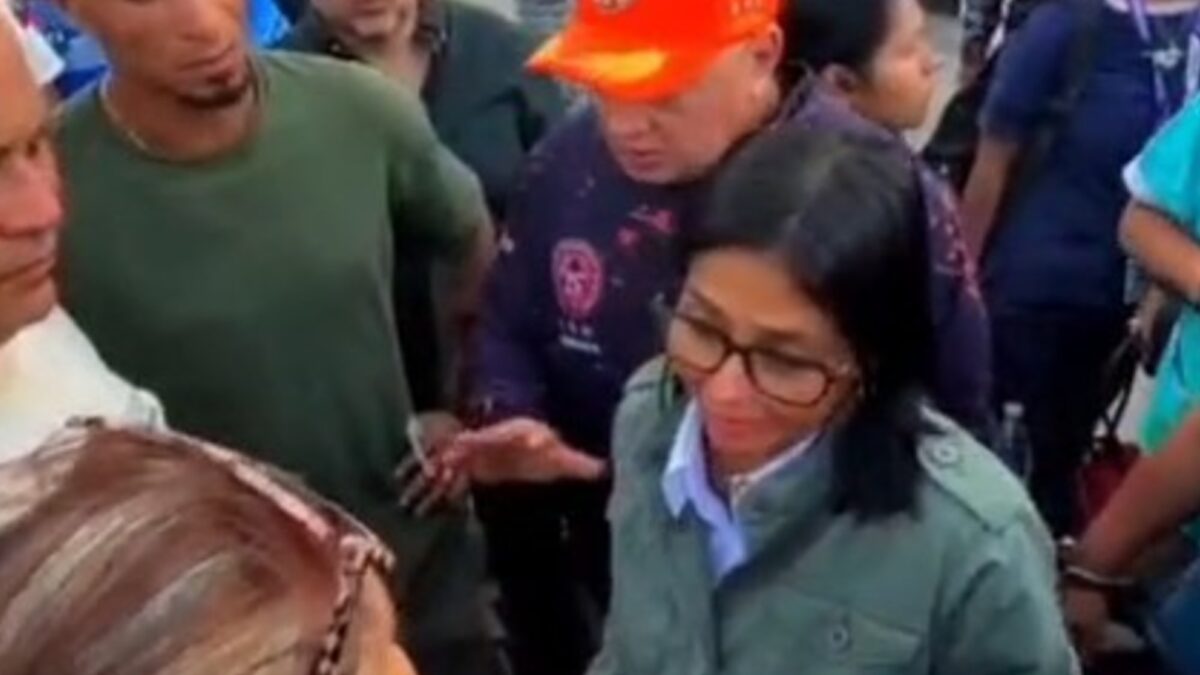 Presidenta visitó La Guaira tras devastación de terremotos en Venezuela