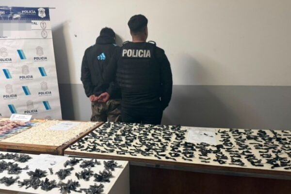 Desbaratan punto de acopio de droga en Lomas de Zamora