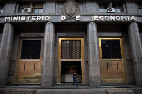 Deuda: Gobierno logró renegociar 81% de obligaciones en pesos
