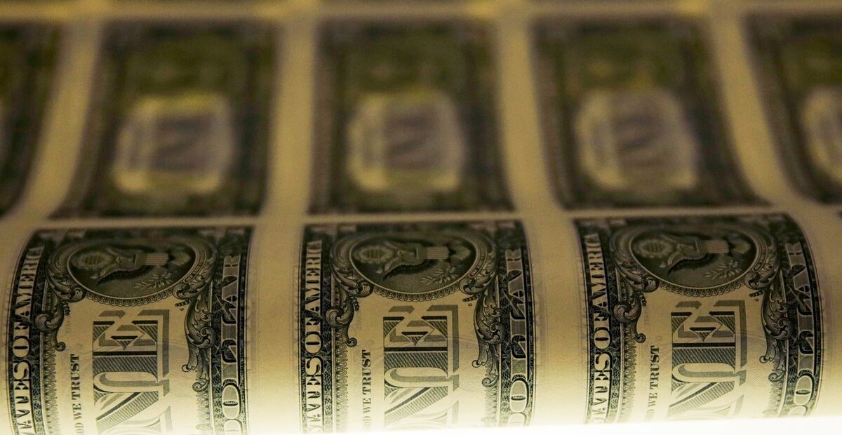 Dólar blue cierra en $1475: sube 24% en el año