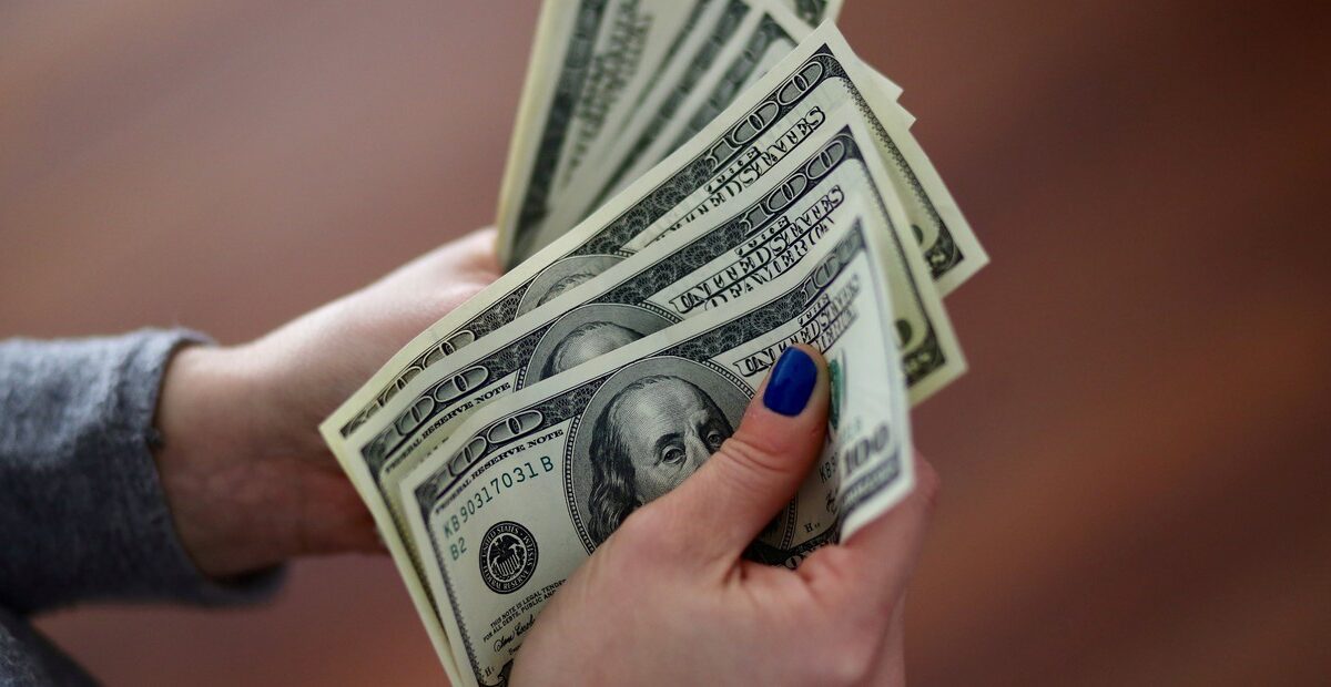 Dólar blue sube un 6% en junio y alcanza $1495