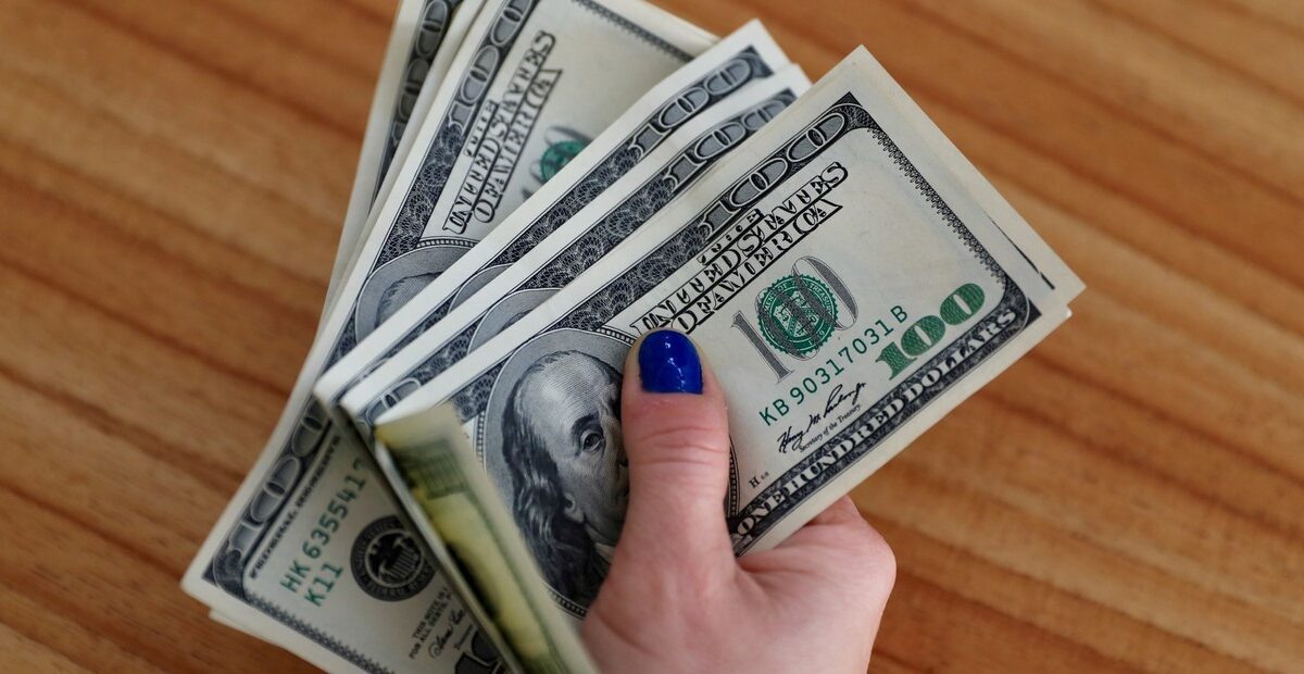 Dólar blue hoy: cotiza a $1475 compra y $1495 venta