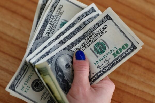 Dólar blue hoy: cotiza a $1475 compra y $1495 venta