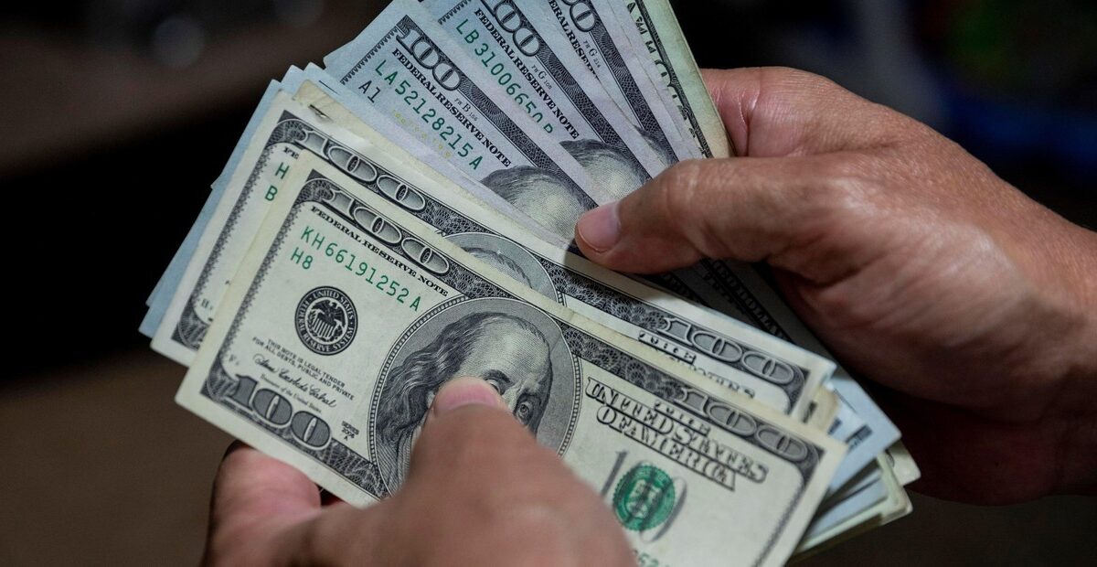 Dólar blue cotiza a $1440 en el mercado Negro