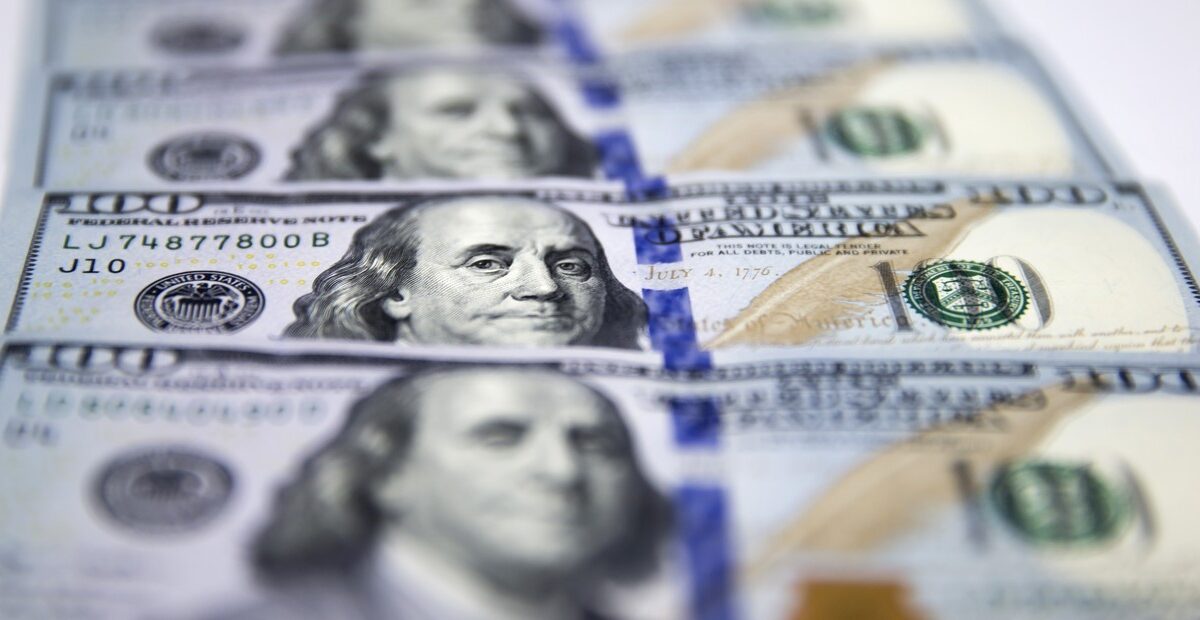 Dólar blue hoy: sube 6% en junio y alcanza $1495