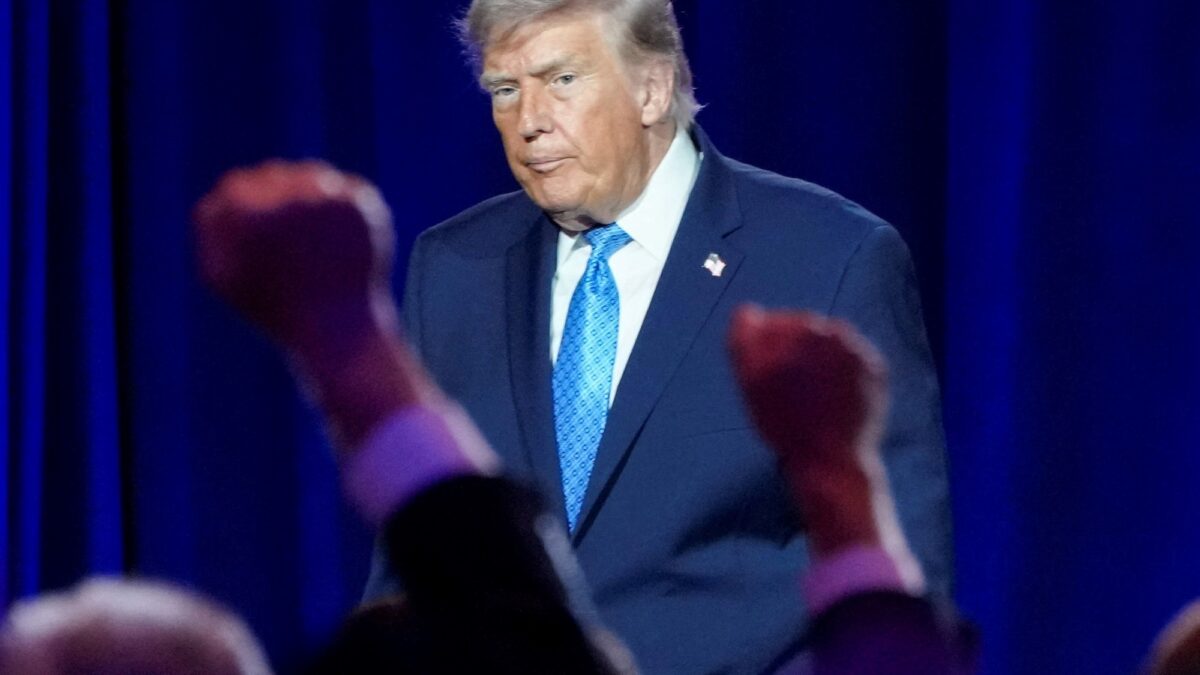 Trump amenaza con aranceles del 100% a UE si impone impuesto digital