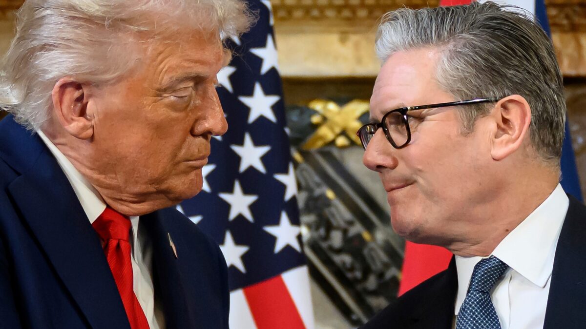 Trump asegura Starmer renunciará y criticó gestión en temas clave