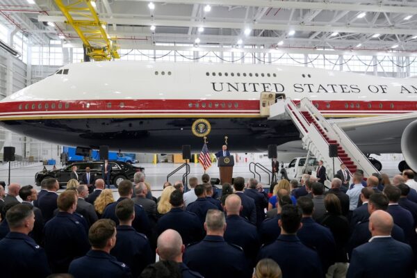 Trump presentó nuevo Air Force One tras viejo sueño