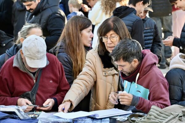 Este sábado se llenan álbumes en parque central de Lanús