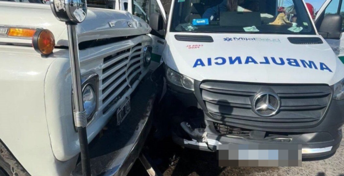 Choque entre ambulancia y camión deja dos heridos en Longchamps