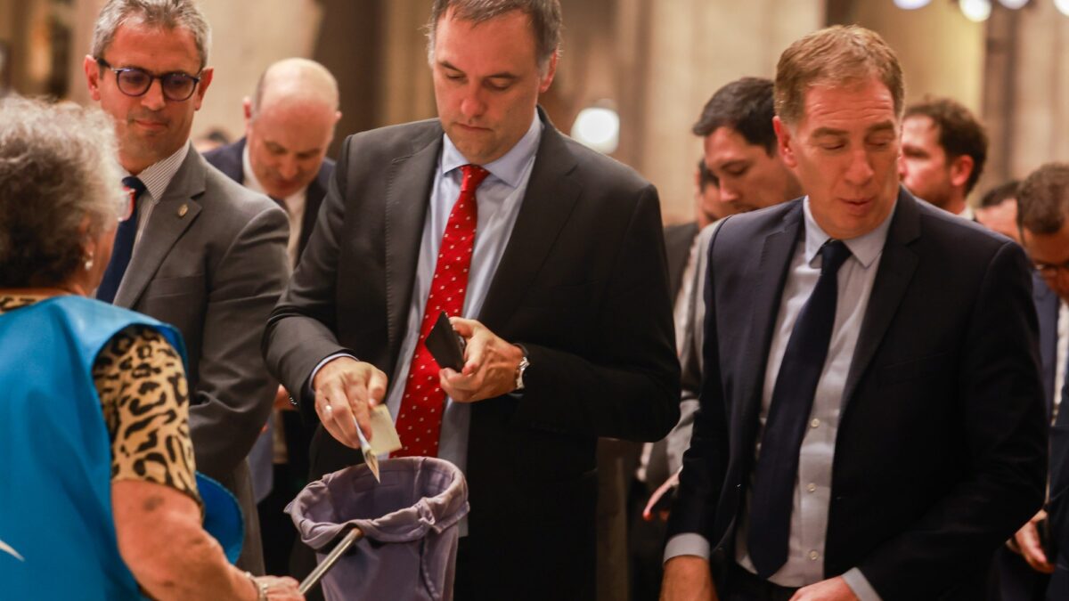 Gobierno oficializó salida de Adorni y designó a Santilli como jefe de Gabinete