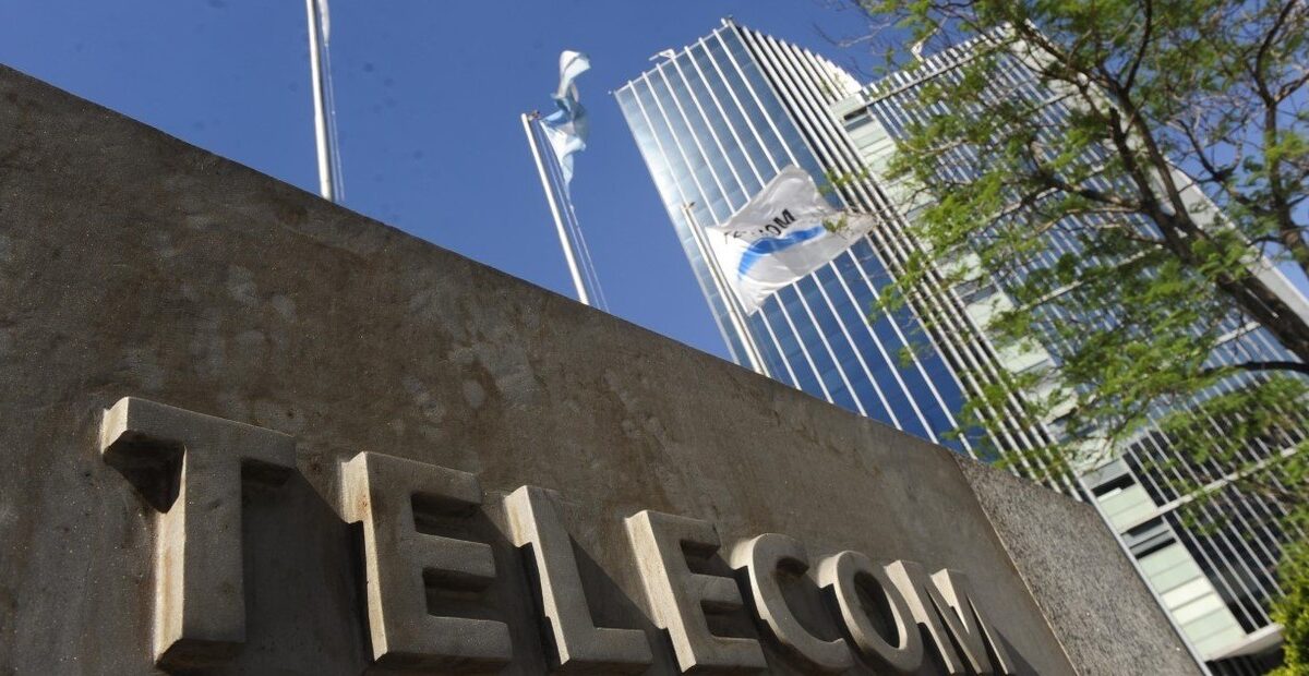 Gobierno impone desinversión de 6 millones de clientes en operación Telefónica