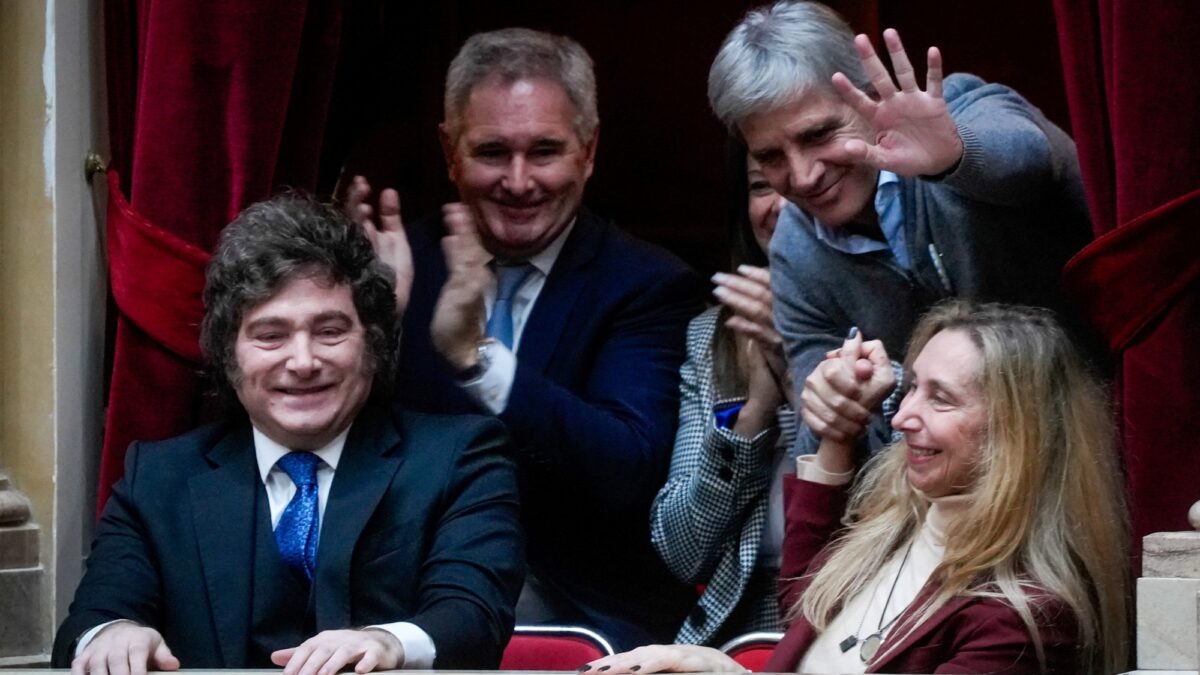 Gobierno suma «compre nacional» al Super RIGI y apura pago a fondos buitre