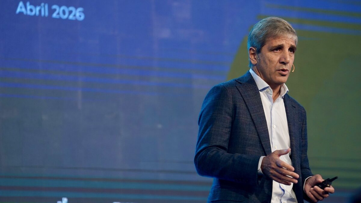 Gobierno superávit en mayo y alcanza mitad de meta fiscal con FMI