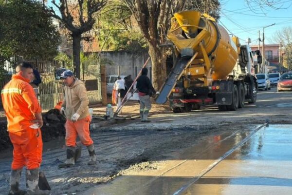 Municipio intensifica bacheo y pavimentación en barrios