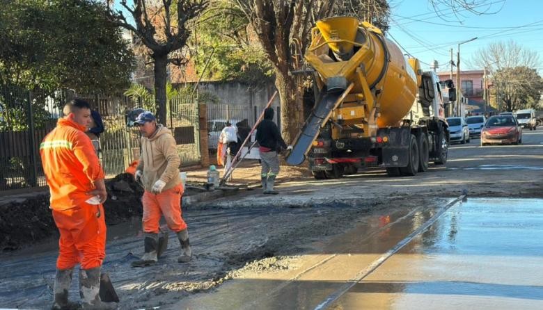 Municipio intensifica bacheo y pavimentación en barrios