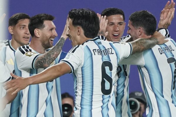 Troglio: Argentina mostró un mediocampo sólido y Messi como punto clave