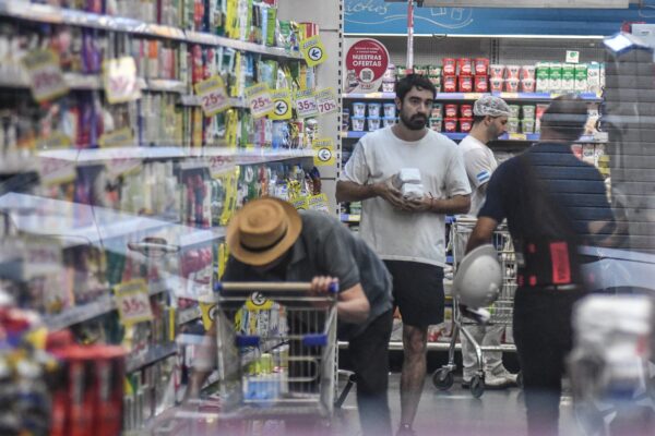 El consumo no levanta cabeza y en abril volvieron a caer las ventas en supermercados, shoppings y mayoristas