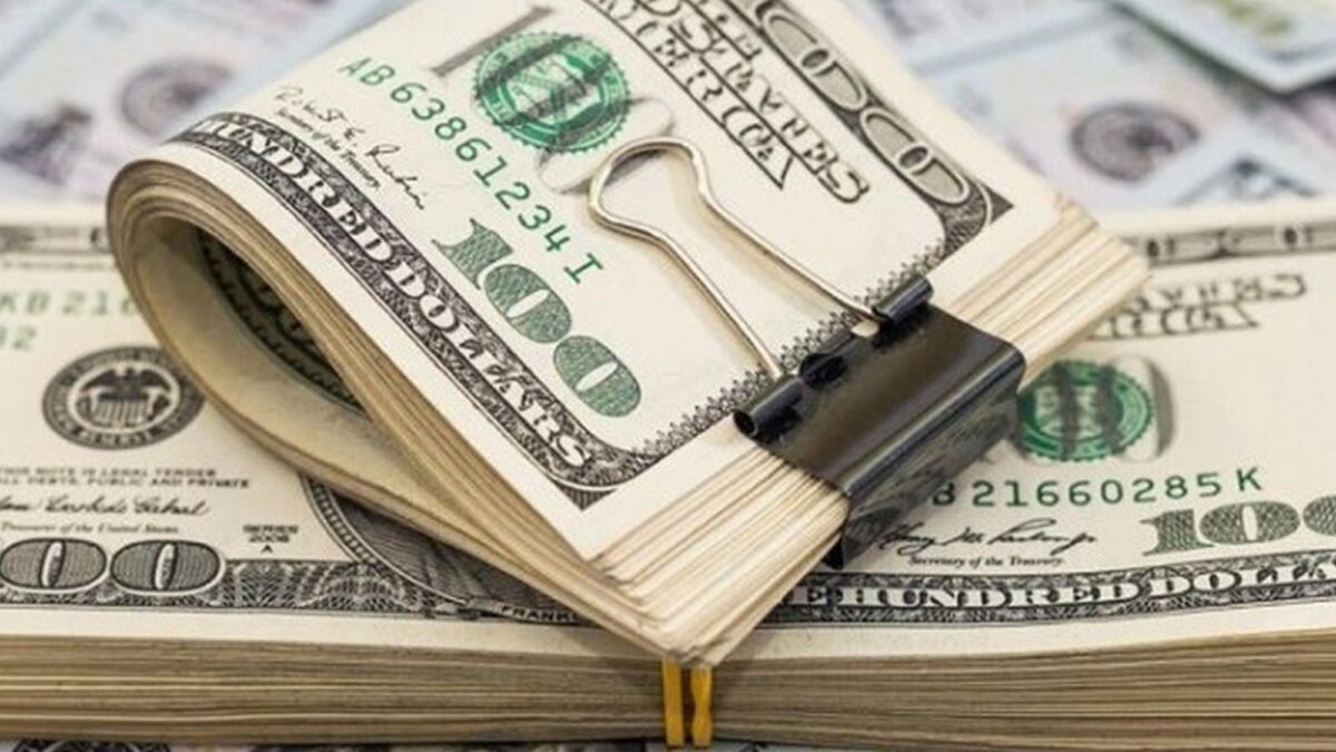 Dólar supera los $1.500: BCRA reduce compras y opera en futuros