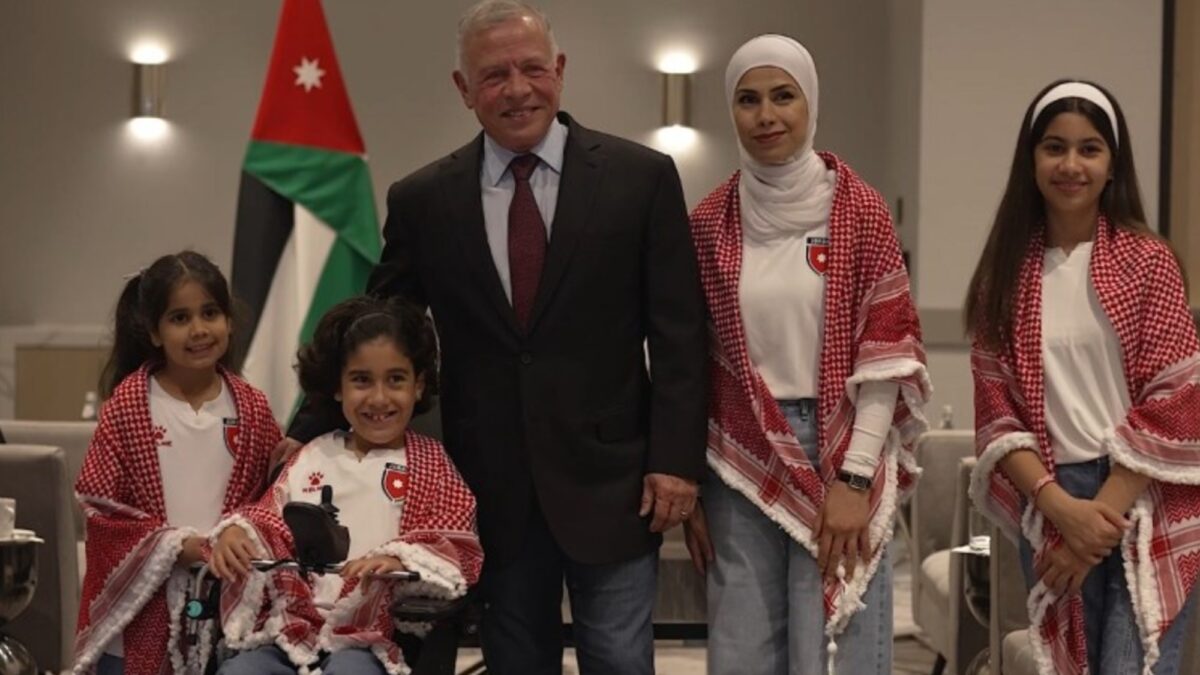 Rey de Jordania invita a nene enfermo a ver a Argentina