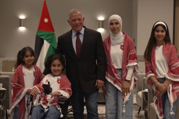 Rey de Jordania invita a nene enfermo a ver a Argentina