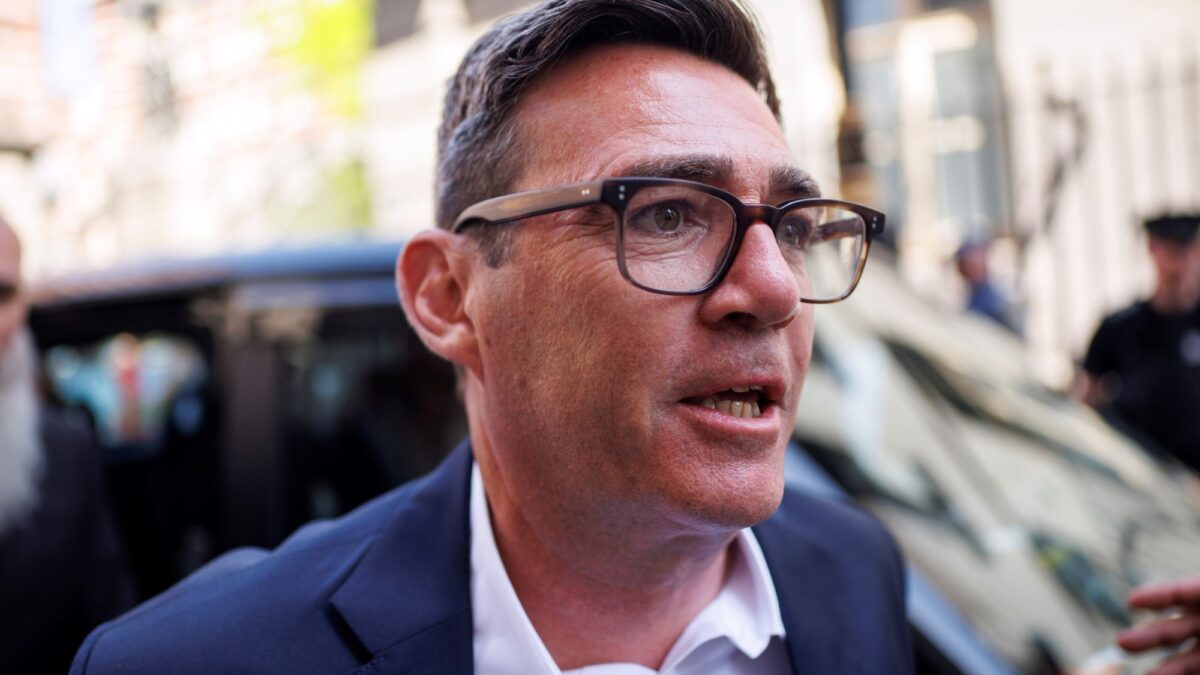 Andy Burnham hereda liderazgo laborista tras renuncia de Starmer