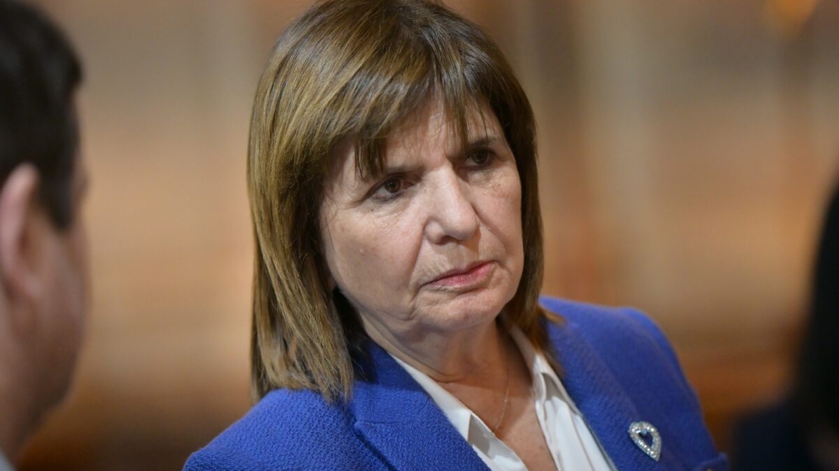 Oficialismo enfrenta debate en Senado con interpelación de Adorni