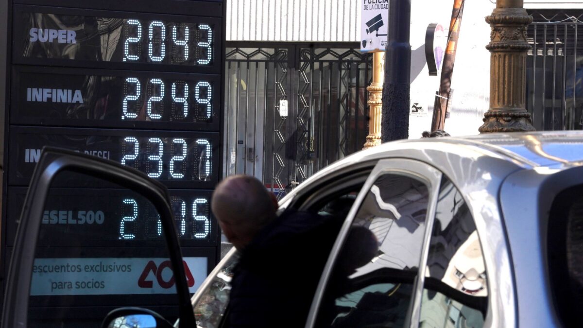 Petróleo vuelve a preguerra: por qué la nafta no baja y efectos en dólar e inflación