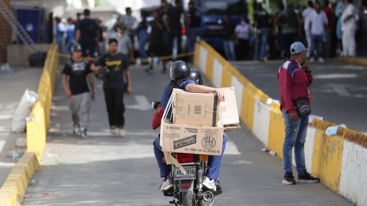 Venezuela restringe acceso a La Guaira tras devastadores terremotos
