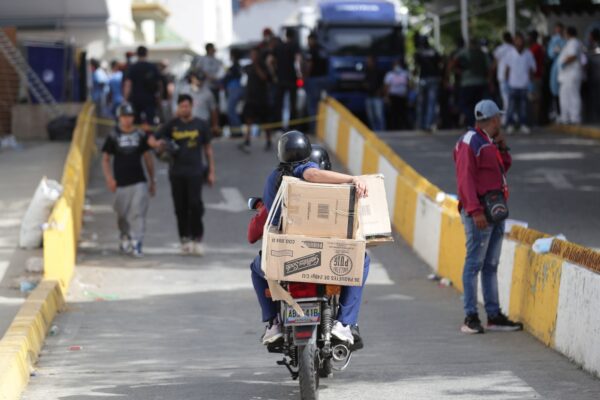 Venezuela restringe acceso a La Guaira tras devastadores terremotos