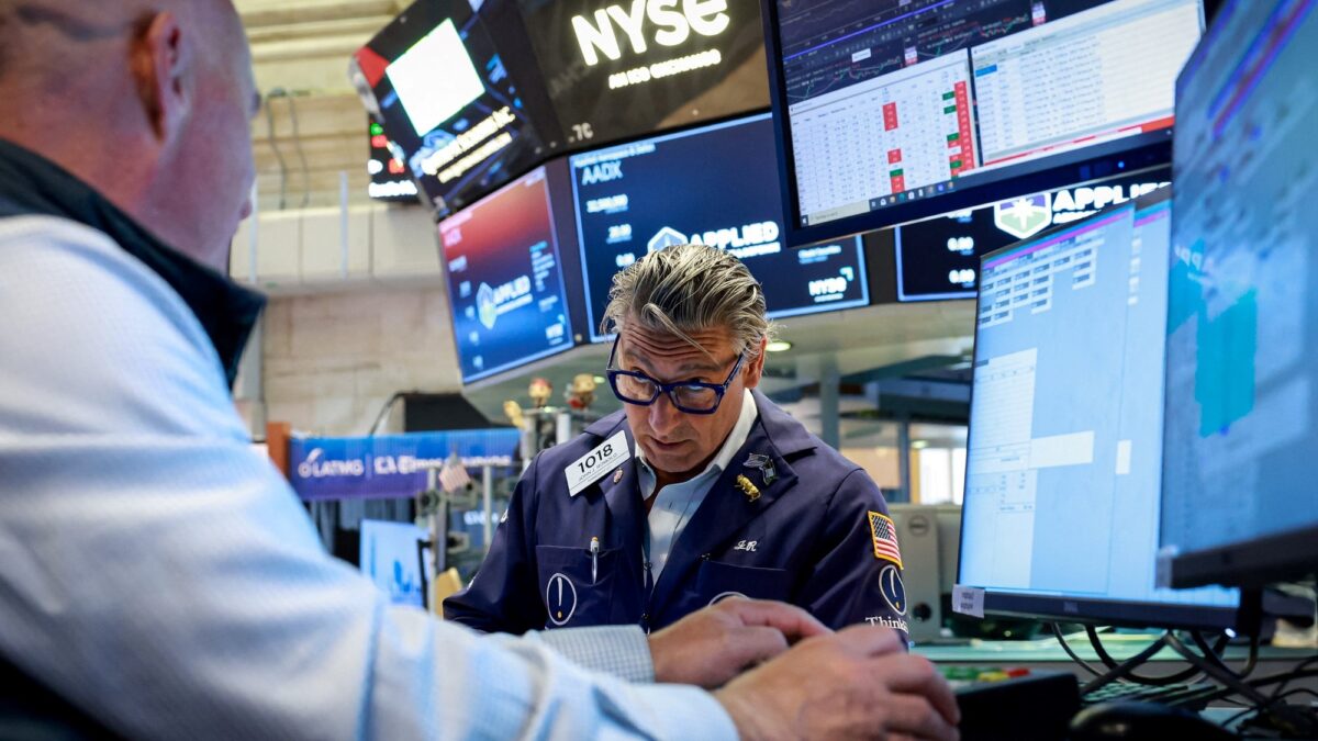 Riesgo país cae a niveles más bajos en ocho años