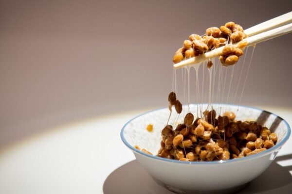 El natto, alimento fermentado de soja tradicional en Japón, se globaliza por sus beneficios nutricionales