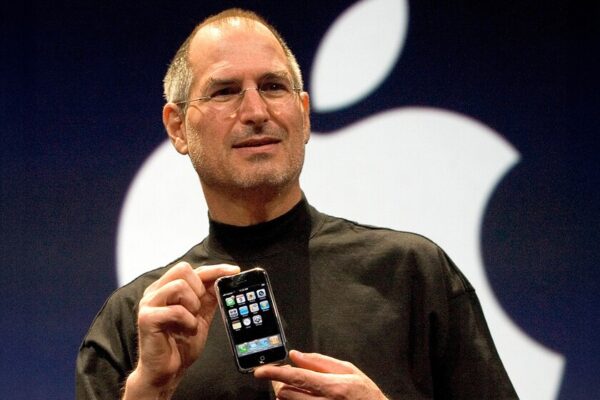 Apple retrasa actualización de Siri, como el iPhone 2007