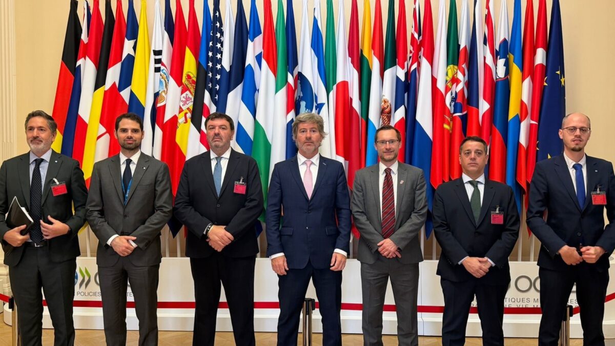 Ministro Mahiques y juez Lijo en París: Adorni, pliegos y la tensión judicial